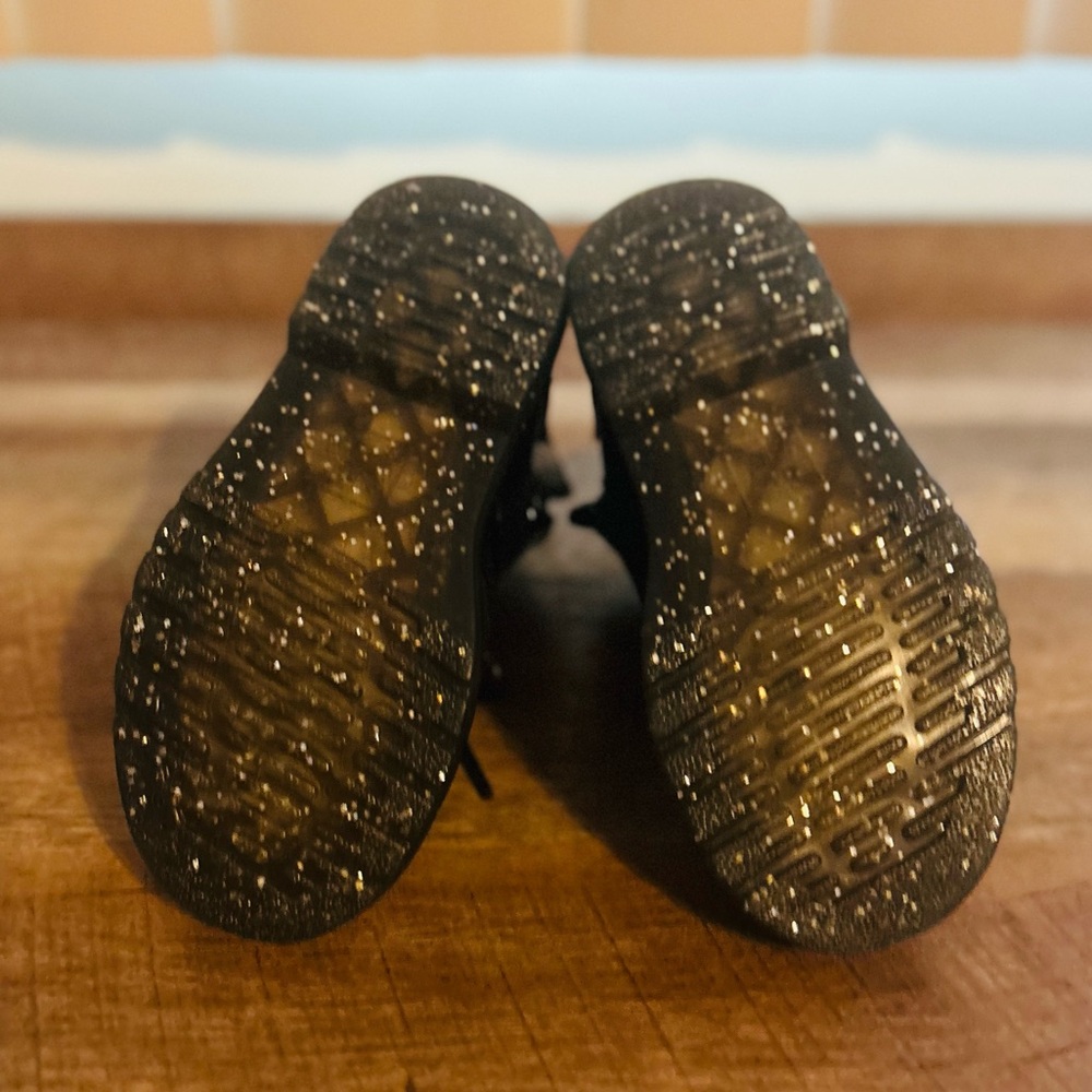 Dr.Martens Toddler 1460 Glitter Star Patent Lace Up Black Boots, Size 7. - Picture 10 of 16